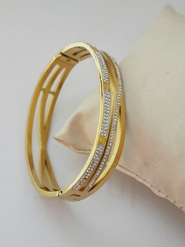 7 Popular And Stylish Gold Bracelet Designs For You 4 Crossover Bracelet - Trending Gold Bracelet Designs