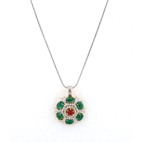 7 Best Diamond Pendant Necklace For a Memorable Gift 7 Enchanting Solitaire Pendant - Best Diamond Pendant Necklaces