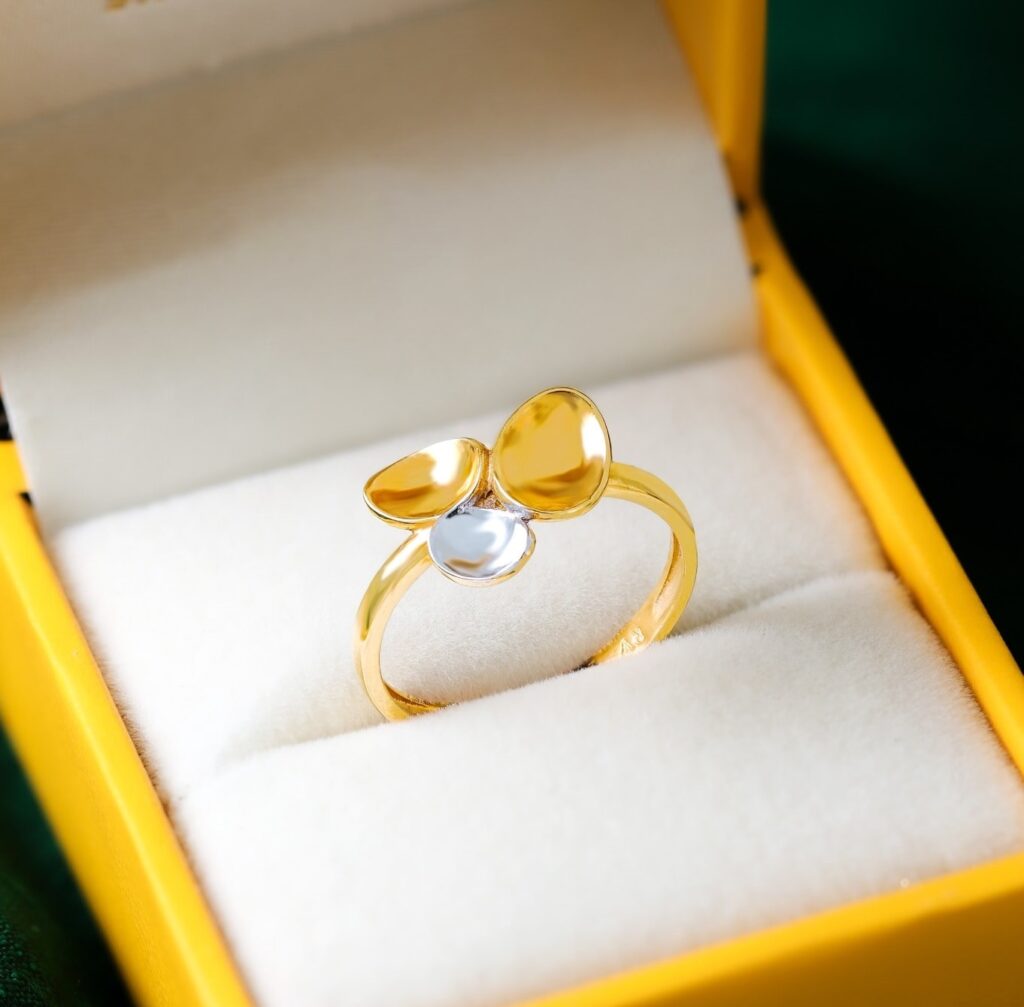 Jewellery Under 25K You Must Have 5 Modernist Gold Ring with Pearl Accents
