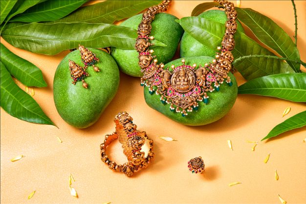 Traditional Short Necklace Set