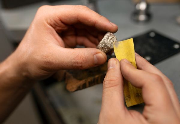What Is Gold Wastage? 10 Things You Should Know About It 4 Gold making in hand