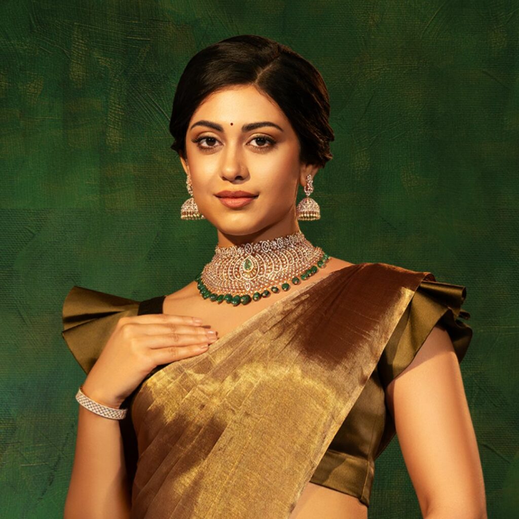 Diwali Jewellery Offers On Diamond, Platinum and Solitaire 4 Choker Necklace with Intricate Diamond and Gemstone Work