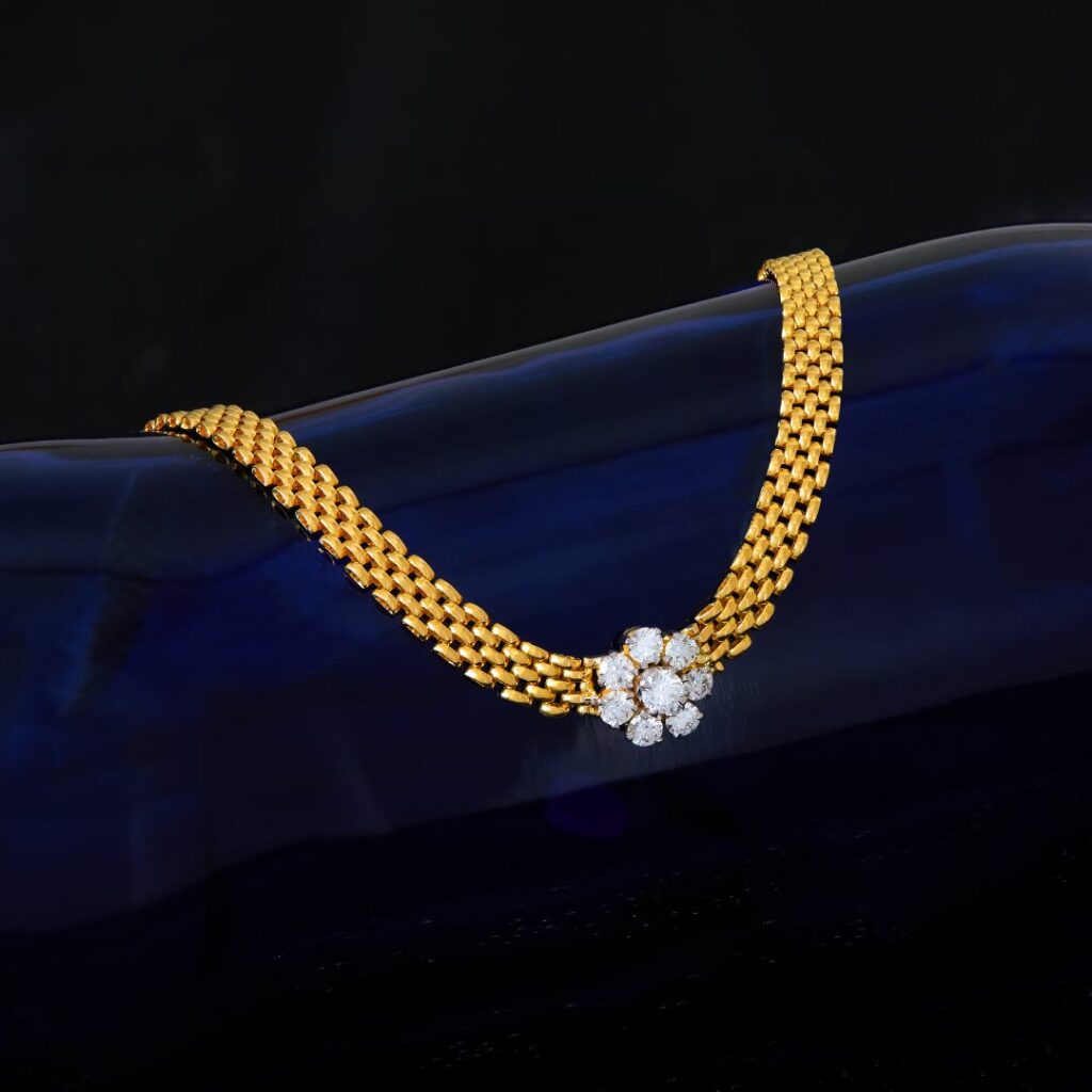 Diwali Jewellery Offers On Diamond, Platinum and Solitaire 6 Classic Gold Necklace with Solitaire Diamond Centrepiece