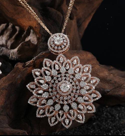 9 Dazzling Diamond Jewelry Gift for Brides 5 Customised Diamond Locket