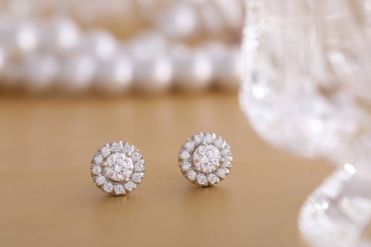 Drop-Diamond Nose Pin